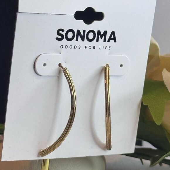 Sonoma Gold Tone Hook earrings 1.25in - Picture 2 of 5